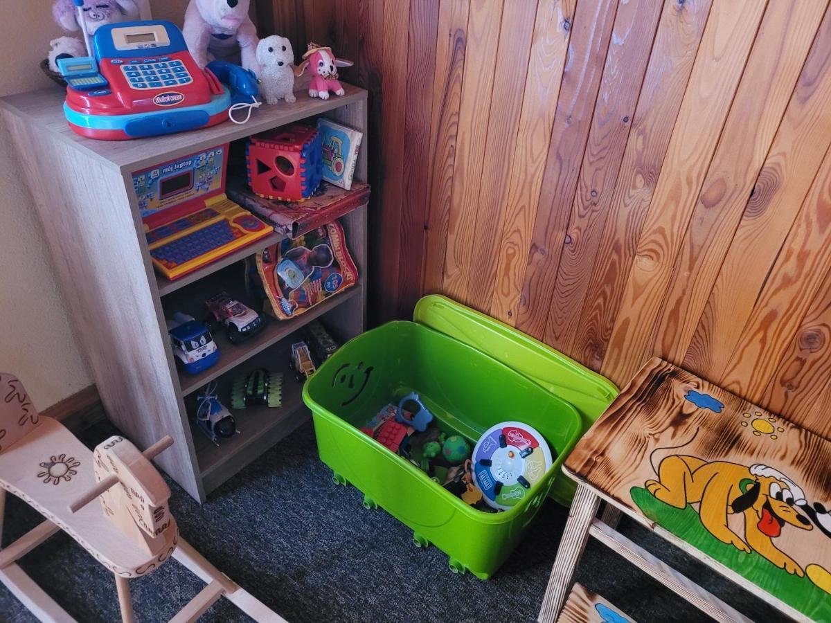 Liptovská Chata pri potoku Liptovský Mikuláš Esterno foto