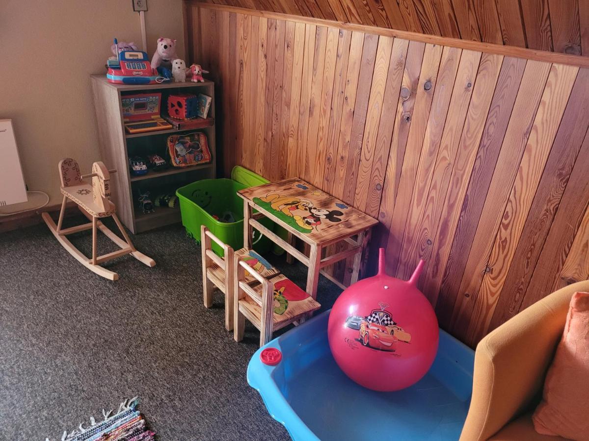 Liptovská Chata pri potoku Liptovský Mikuláš Esterno foto