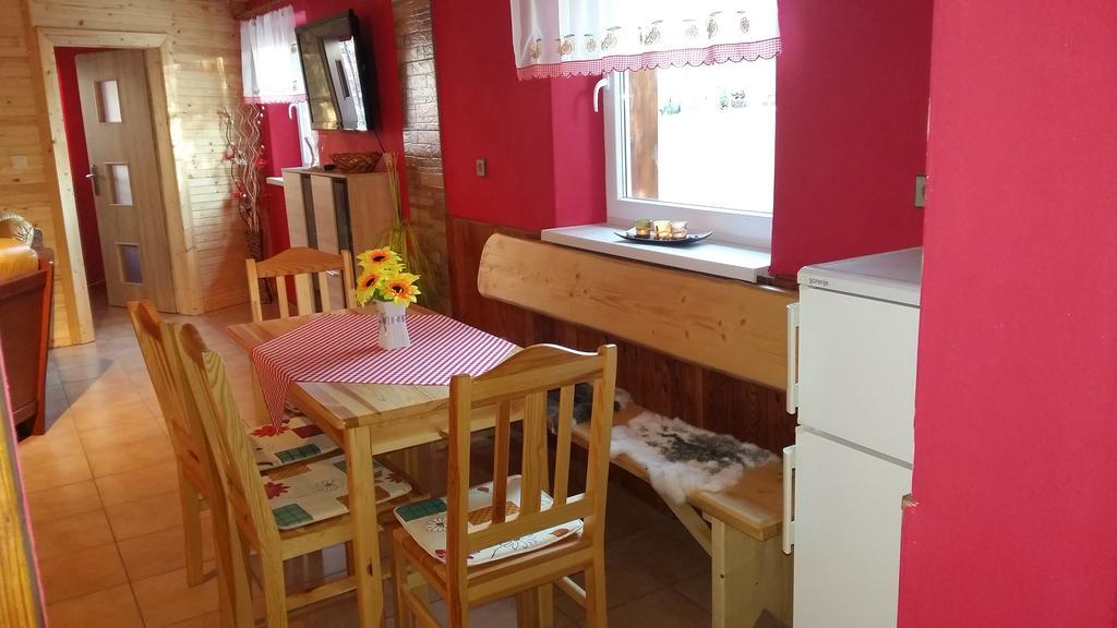Liptovská Chata pri potoku Liptovský Mikuláš Esterno foto