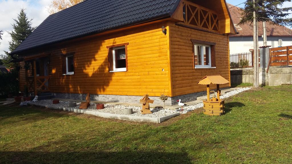 Liptovská Chata pri potoku Liptovský Mikuláš Esterno foto